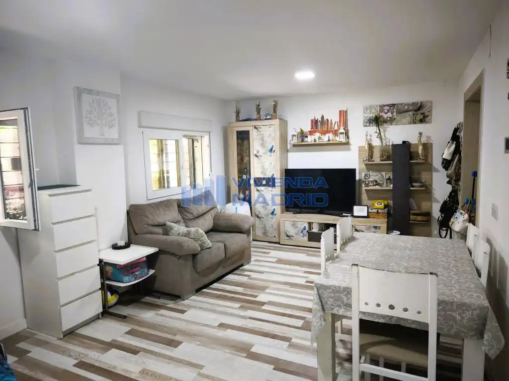 Sala d'estar de Pis en venda en Madrid amb Calefacció