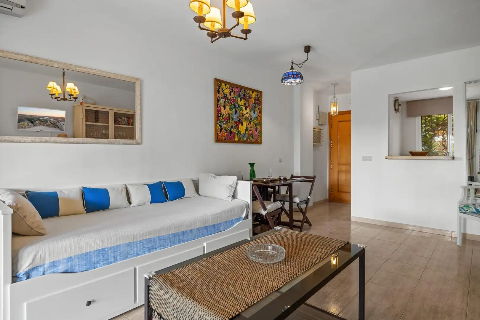 Wohnzimmer von Wohnung zur Miete in Mijas mit Klimaanlage, Heizung und Privatgarten