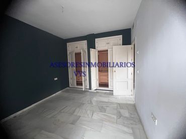 Chalet con balcón en venta en Calle Abeto 19