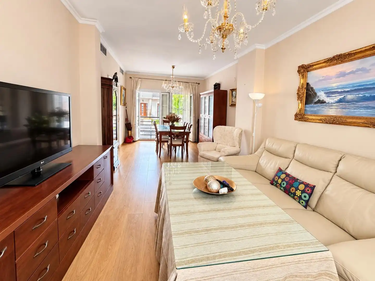 Sala d'estar de Casa adosada en venda en Oeste