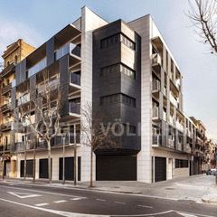 Vista exterior de Local en venta en L'Hospitalet de Llobregat