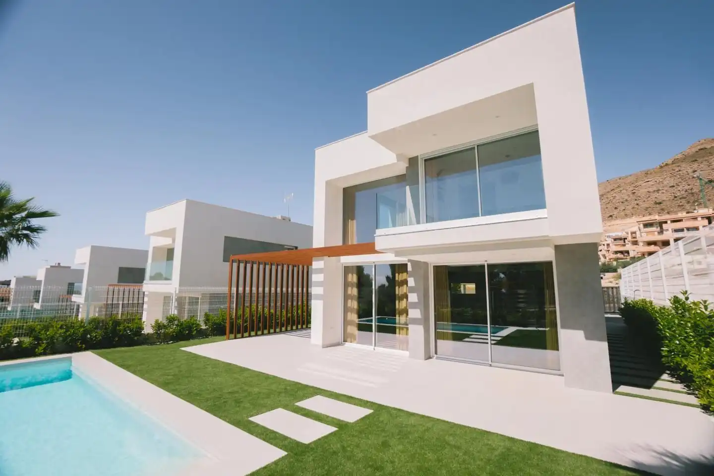 Villa avec piscine à vendre à Golf Bahía