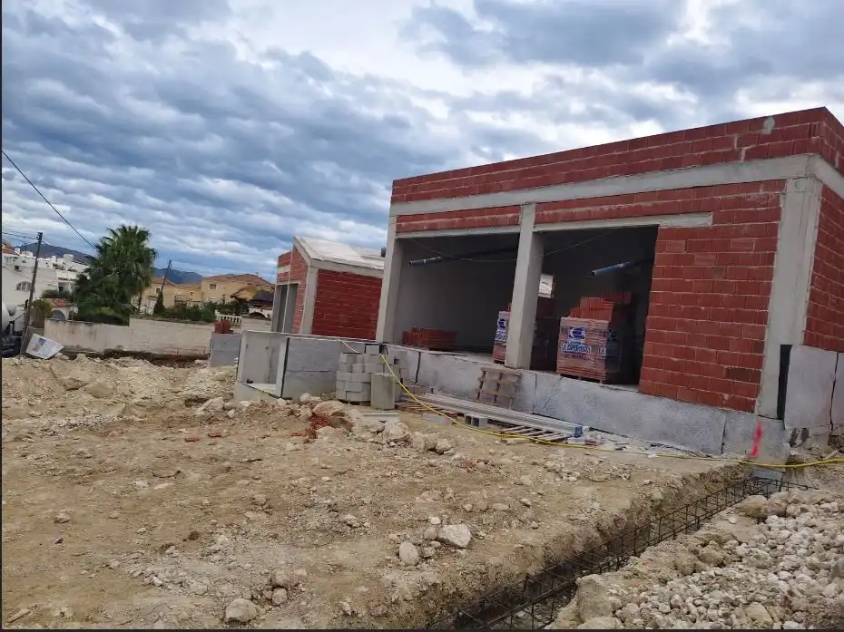 Vista exterior de Casa o chalet en venta en La Nucia con Aire acondicionado, Jardín privado y Piscina