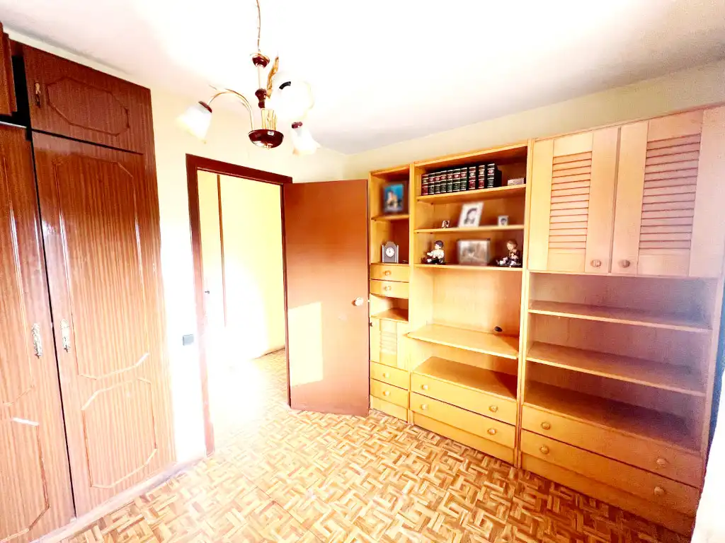 Habitación de Piso en venta en Madrid con Calefacción, Parquet y Terraza