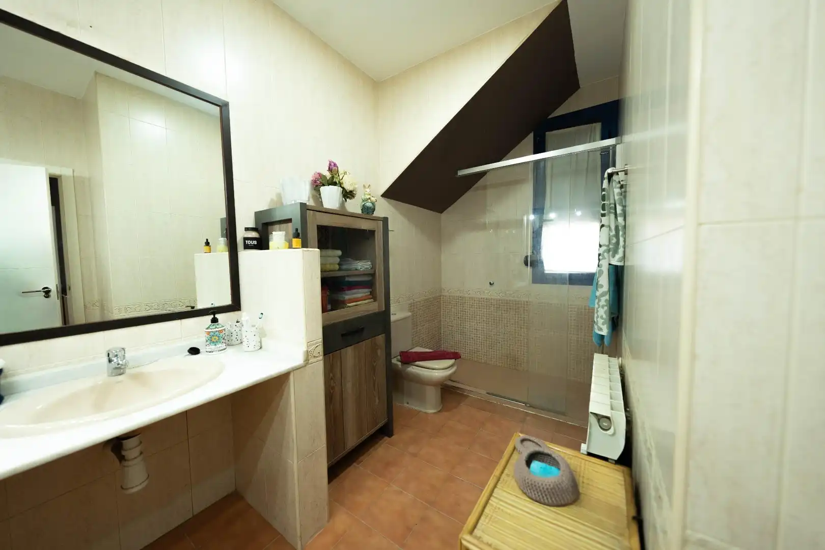 Badezimmer von Haus oder Chalet zum Verkauf in Madrid mit Klimaanlage, Heizung und Privatgarten