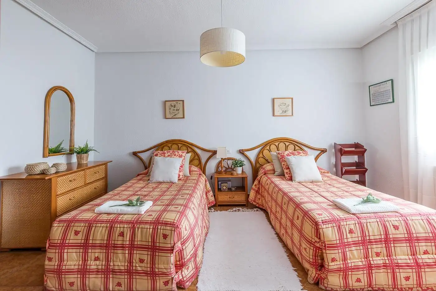 Habitación de Casa o chalet en venta en San Lorenzo de El Escorial con Calefacción, Alarma y Piscina comunitaria