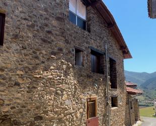 Vista exterior de Casa o xalet de lloguer en Cillorigo de Liébana amb Terrassa