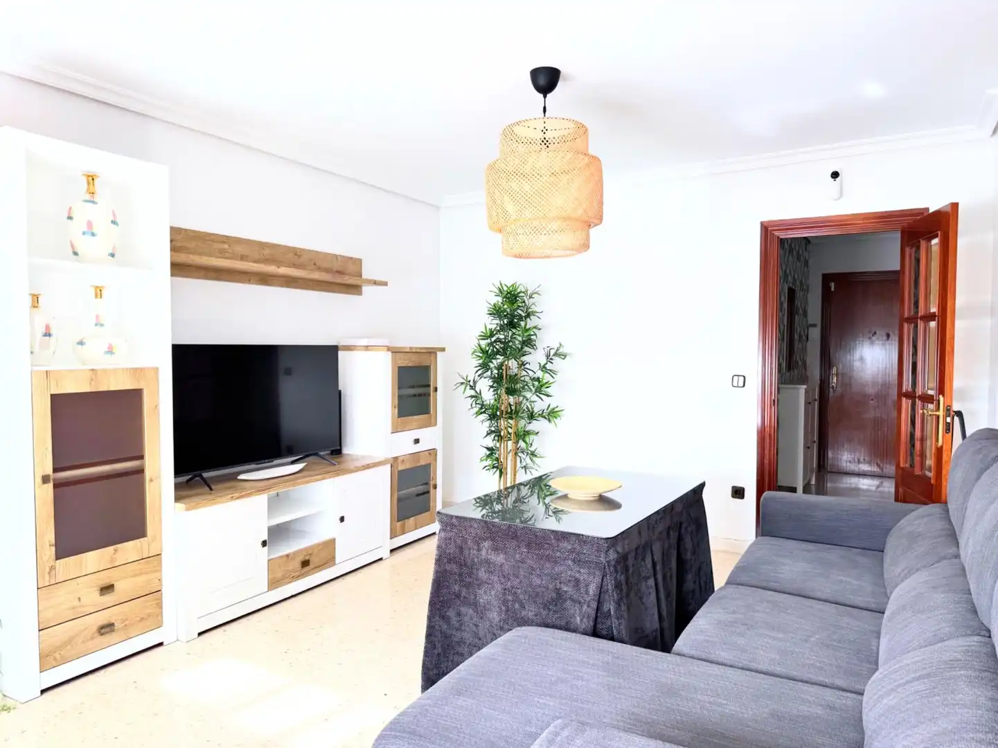 Living room of Flat for sale in  Sevilla Capital  with Air Conditioner and Alarm