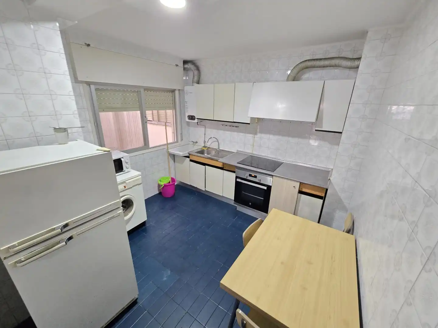 Kitchen of Flat for rent in Vigo   with Parquet flooring, Furnished and Balcony