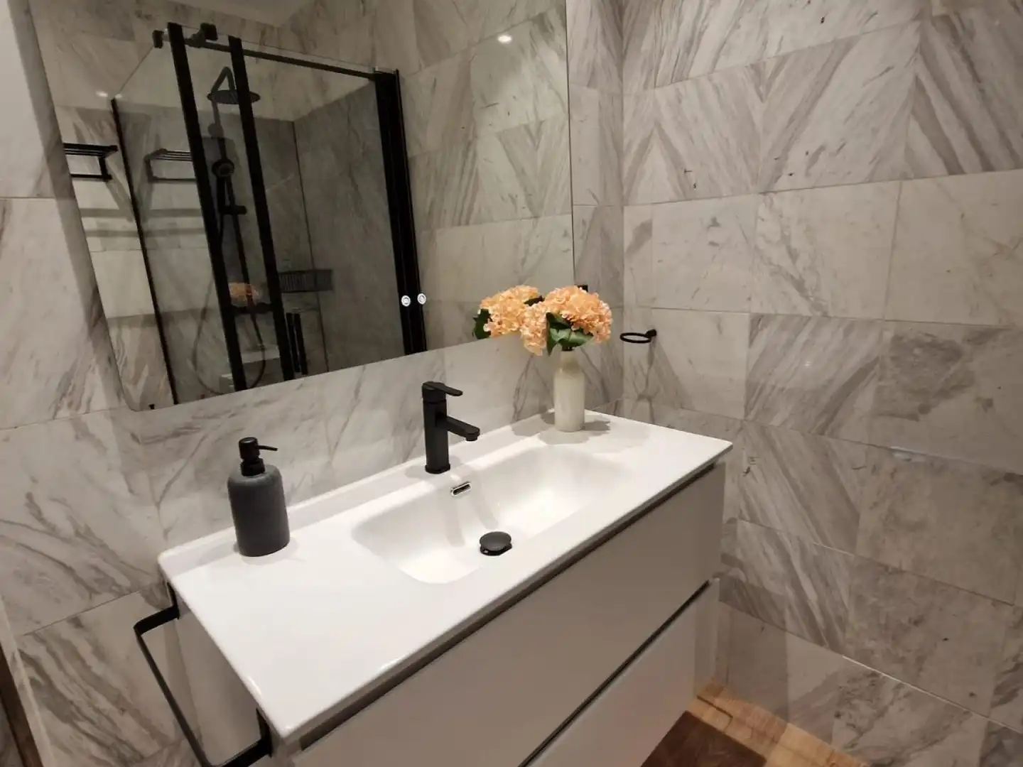 Bany de Apartament de lloguer en Donostia - San Sebastián  amb Aire condicionat, Calefacció i Moblat