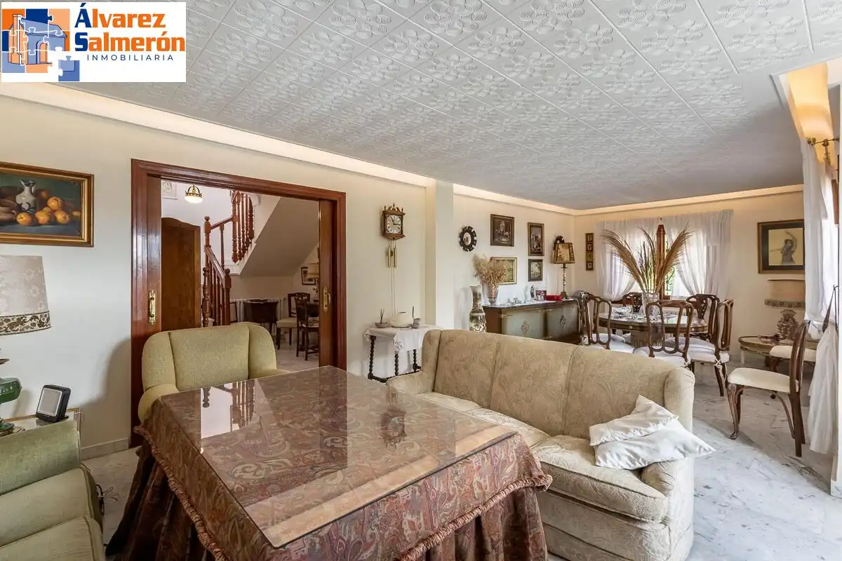 Sala de estar de Casa o chalet en venta en Huétor Vega con Aire acondicionado, Calefacción y Jardín privado