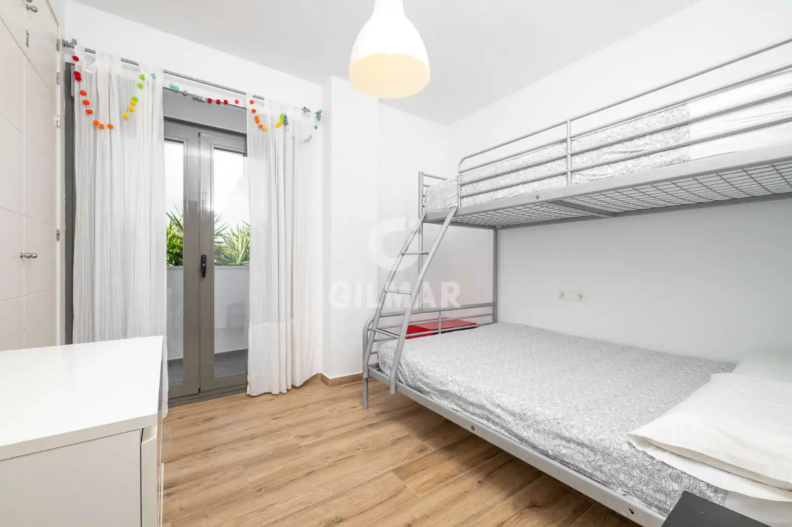 Dormitori de Casa o xalet en venda en Conil de la Frontera amb Jardí privat, Piscina i Moblat