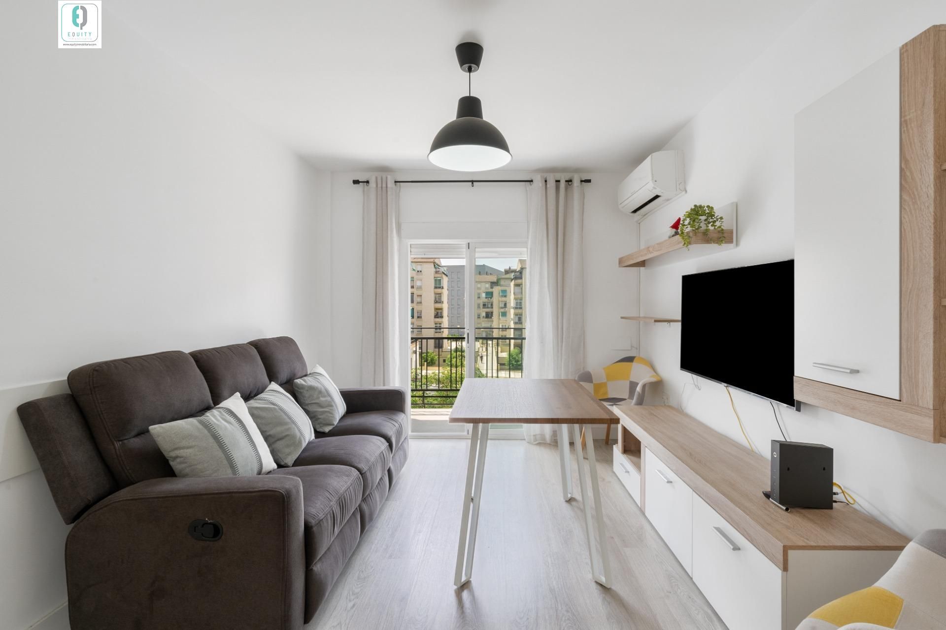 Living room of Flat to rent in  Granada Capital  with Air Conditioner and Balcony