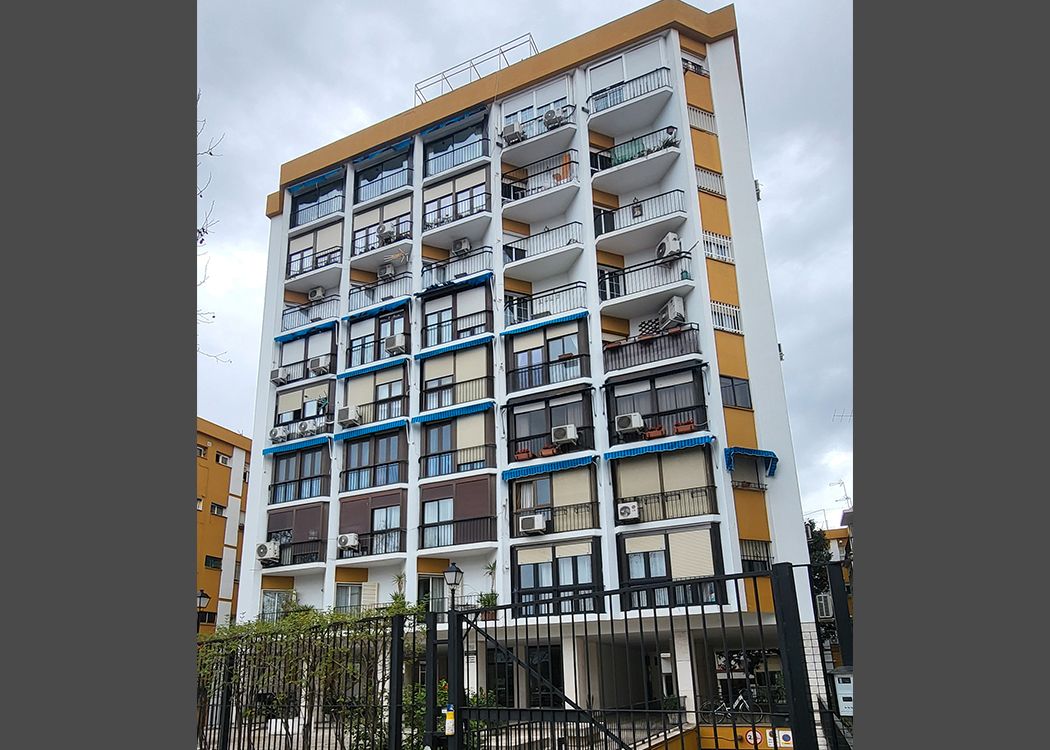 Exterior view of Duplex for sale in  Sevilla Capital  with Terrace and Balcony