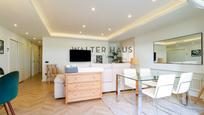 Sala d'estar de Pis en venda en  Madrid Capital amb Aire condicionat, Terrassa i Balcó