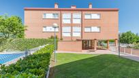 Vista exterior de Pis en venda en San Lorenzo de El Escorial amb Calefacció, Traster i Piscina comunitària