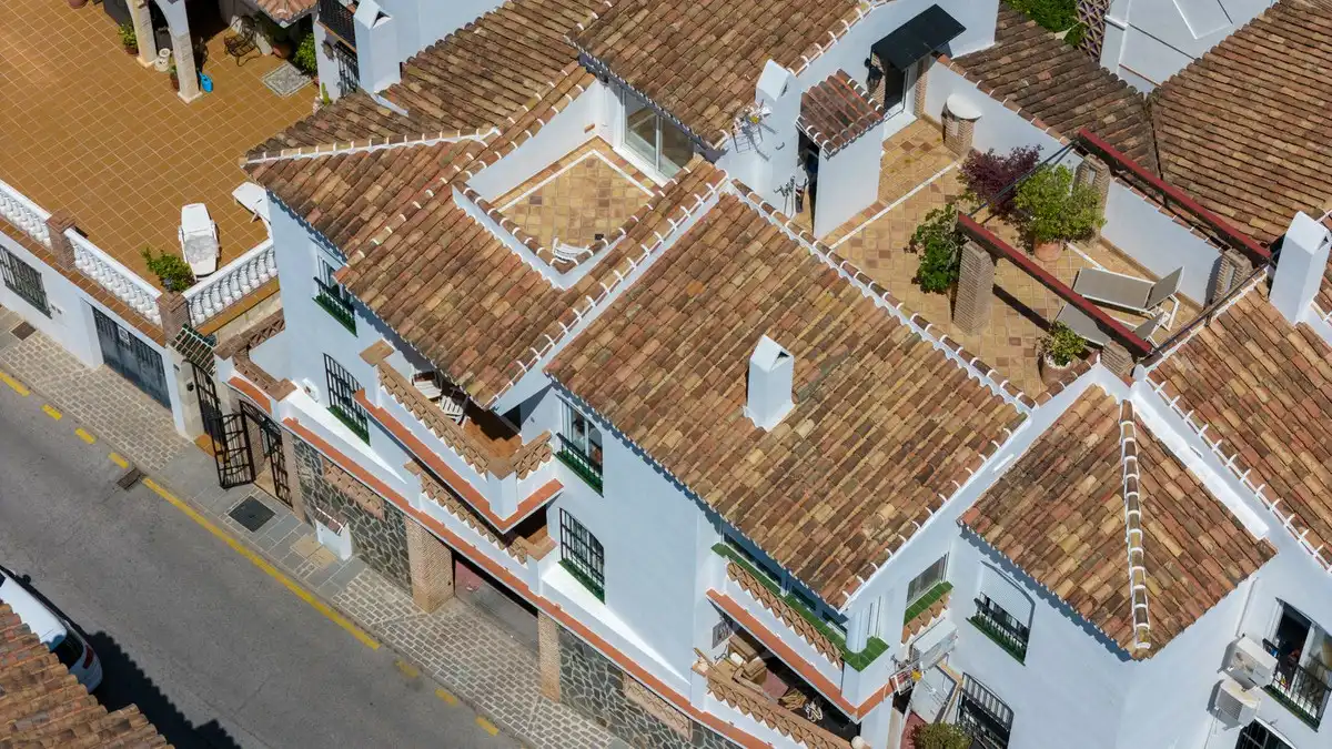 Vista exterior de Casa adosada en venda en Mijas amb Aire condicionat, Terrassa i Traster