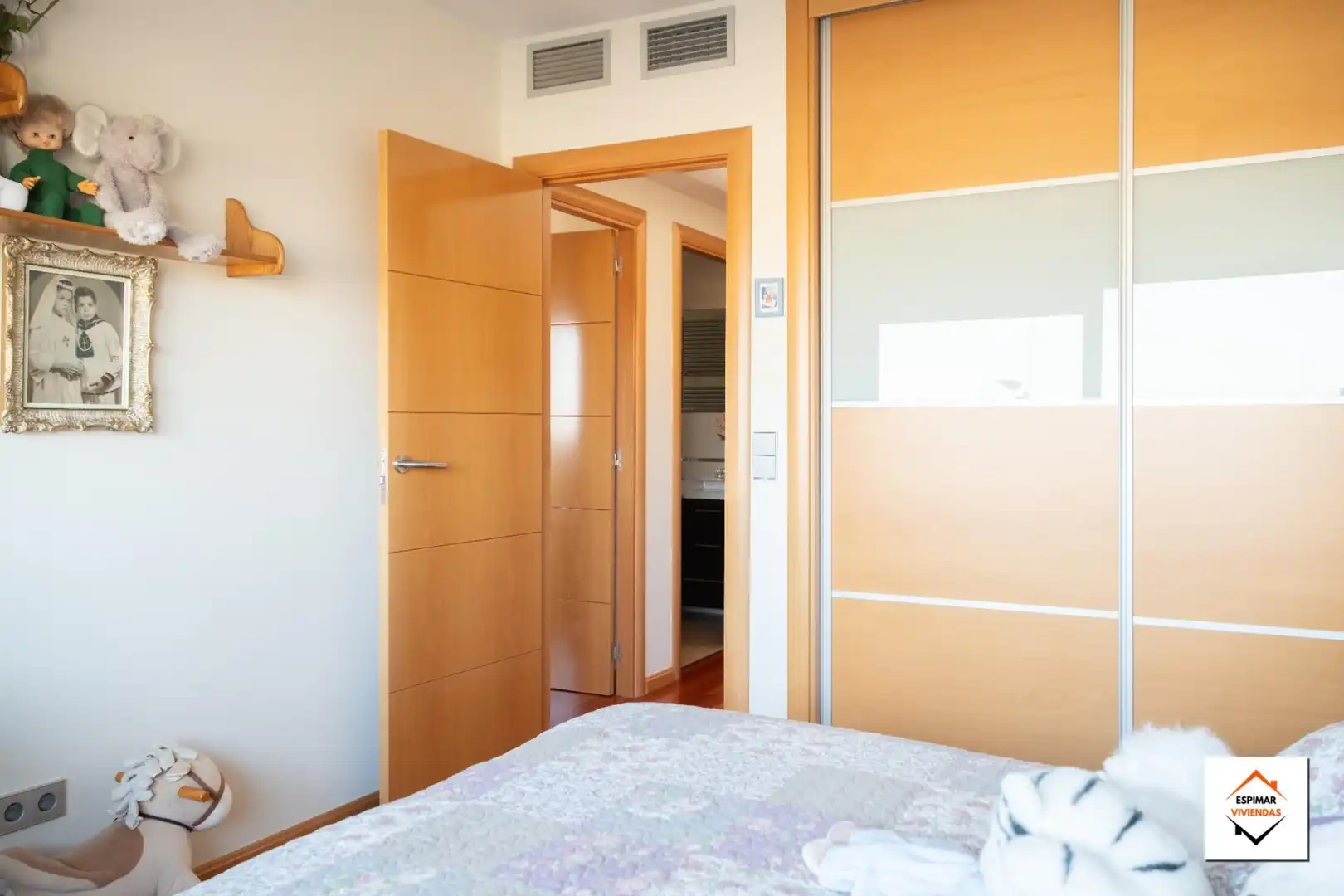 Schlafzimmer von Einfamilien-Reihenhaus zum Verkauf in Villanueva de Gállego mit Heizung, Privatgarten und Terrasse