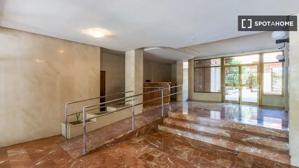 Flat for rent in Valencia  with Air Conditioner, Heating and Furnished