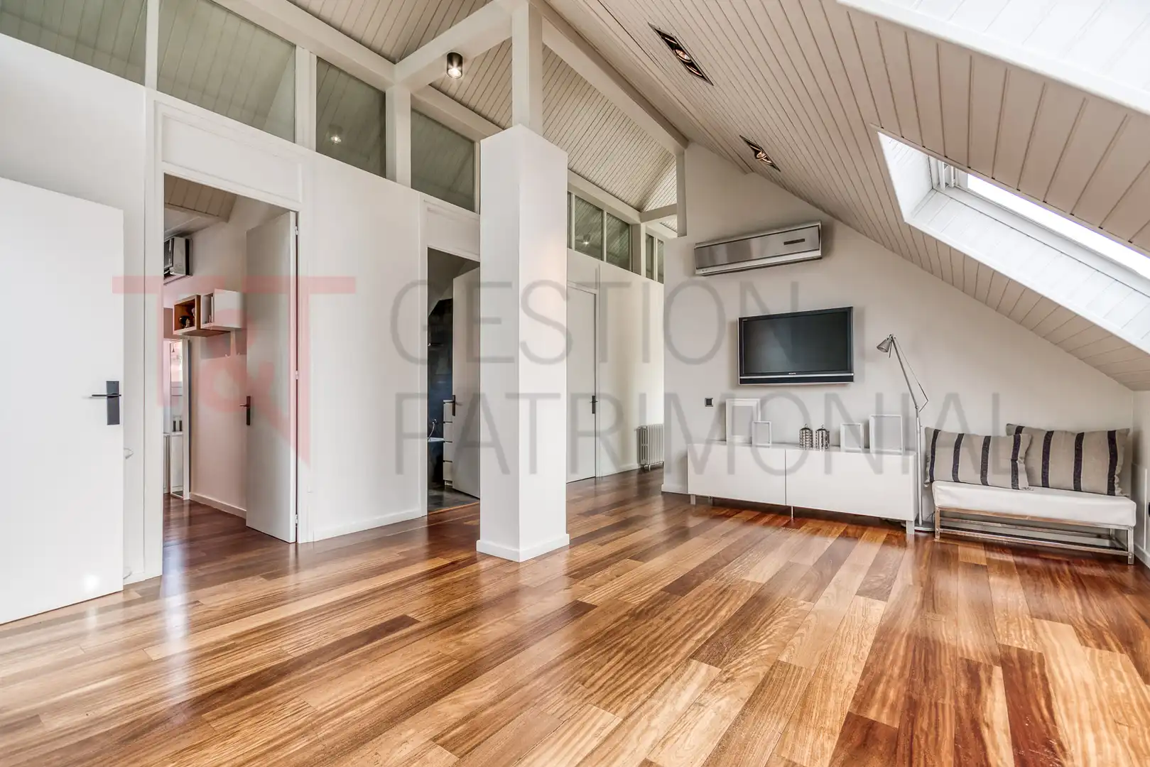 Sala de estar de Casa o chalet en venta en Canovelles con Aire acondicionado, Calefacción y Jardín privado