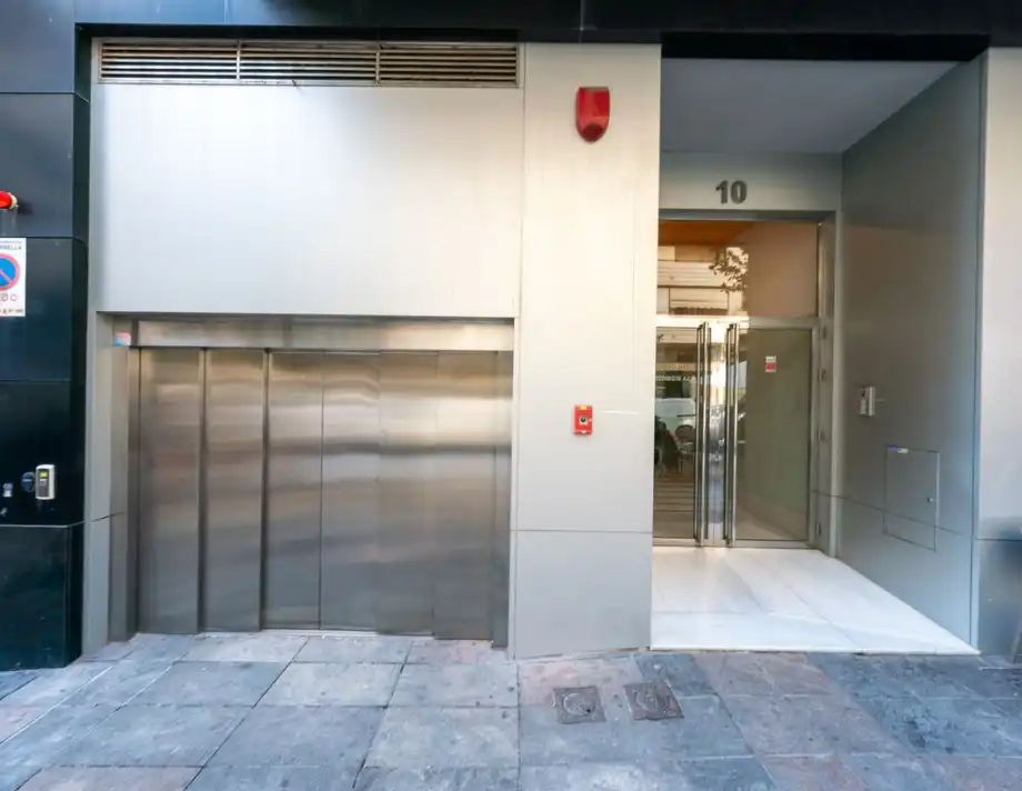 Vista exterior de Piso en venta en Marbella con Trastero, Amueblado y Horno