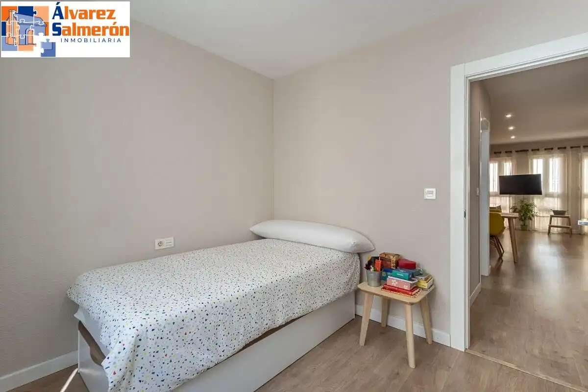 Bedroom of Flat for sale in Granada