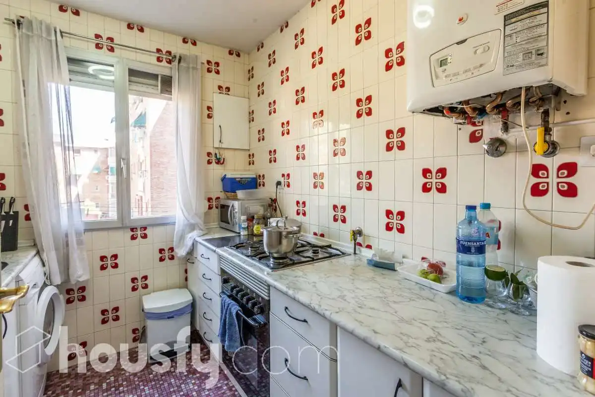 Cocina de Piso en venta en Madrid con Calefacción