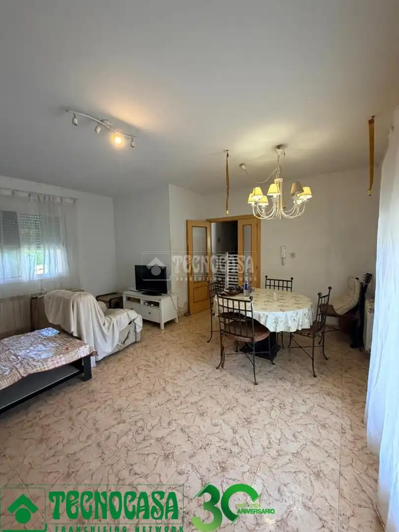 Sala de estar de Casa adosada en venta en Albarreal de Tajo con Aire acondicionado y Jardín privado
