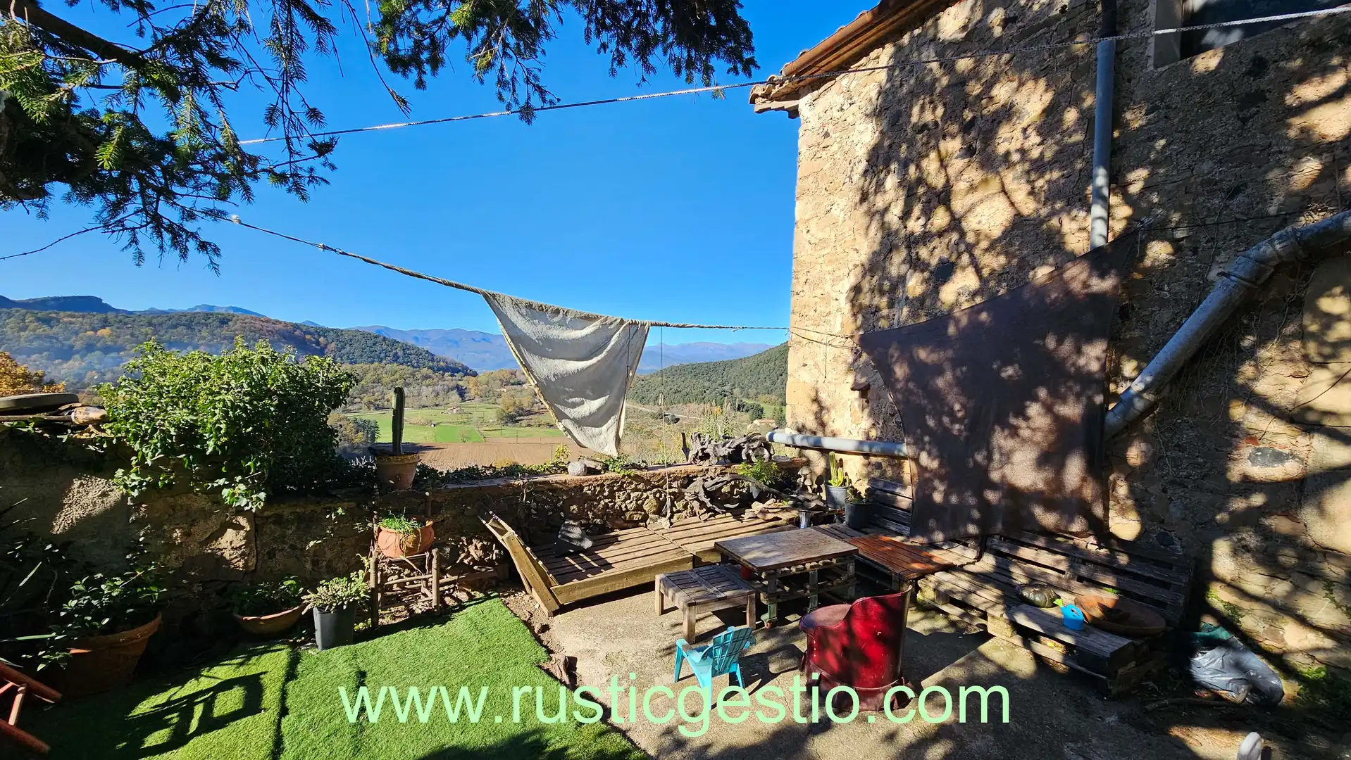 Jardí de Finca rústica en venda en Santa Pau amb Jardí privat, Terrassa i Balcó