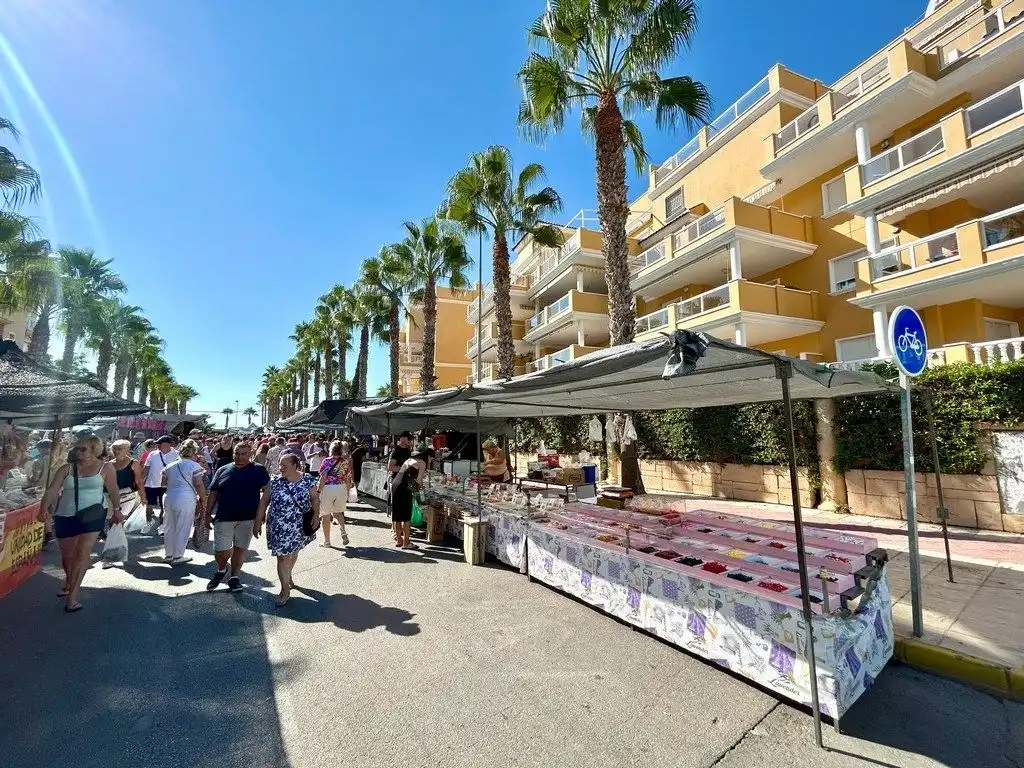 Vista exterior de Àtic en venda en Orihuela amb Terrassa, Balcó i Piscina comunitària