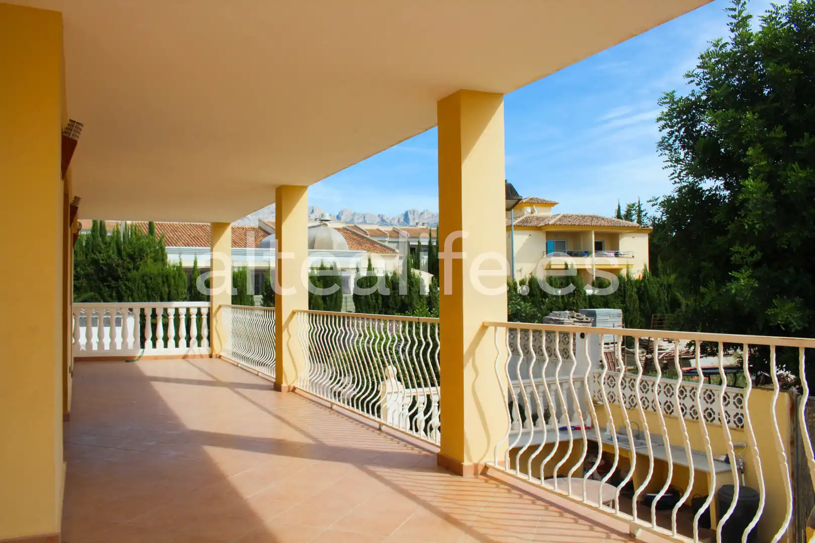 Außenansicht von Haus oder Chalet zum Verkauf in La Nucia mit Privatgarten, Terrasse und Abstellraum