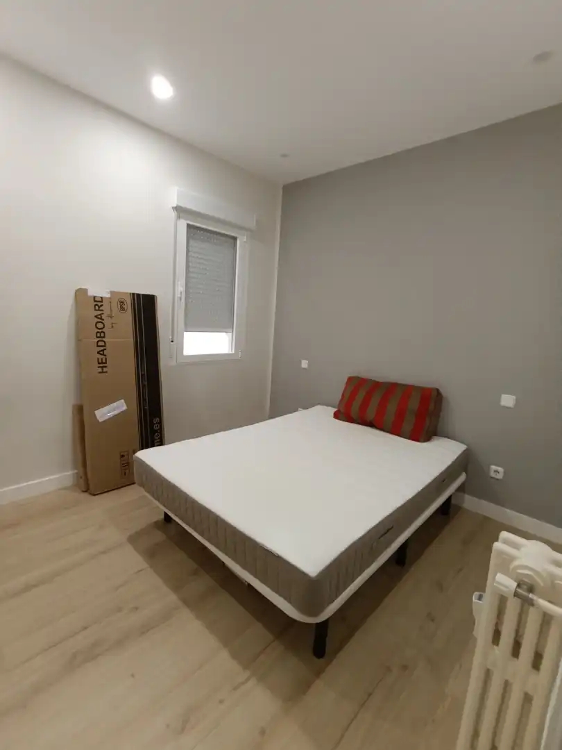 Dormitori de Pis de lloguer en Madrid amb Calefacció, Parquet i Moblat