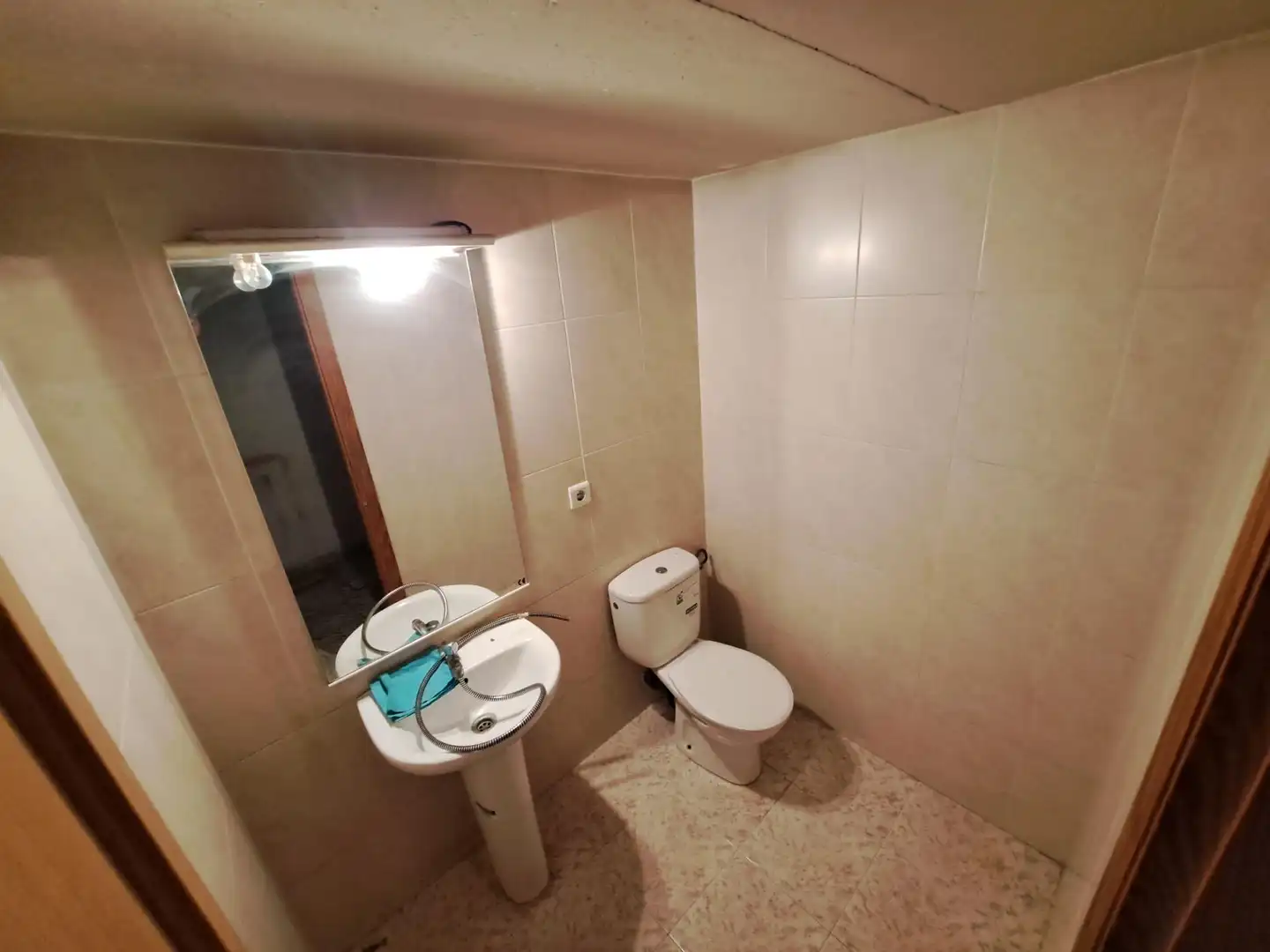 Bathroom of Commercial properties for rent in Alzira  with Air Conditioner