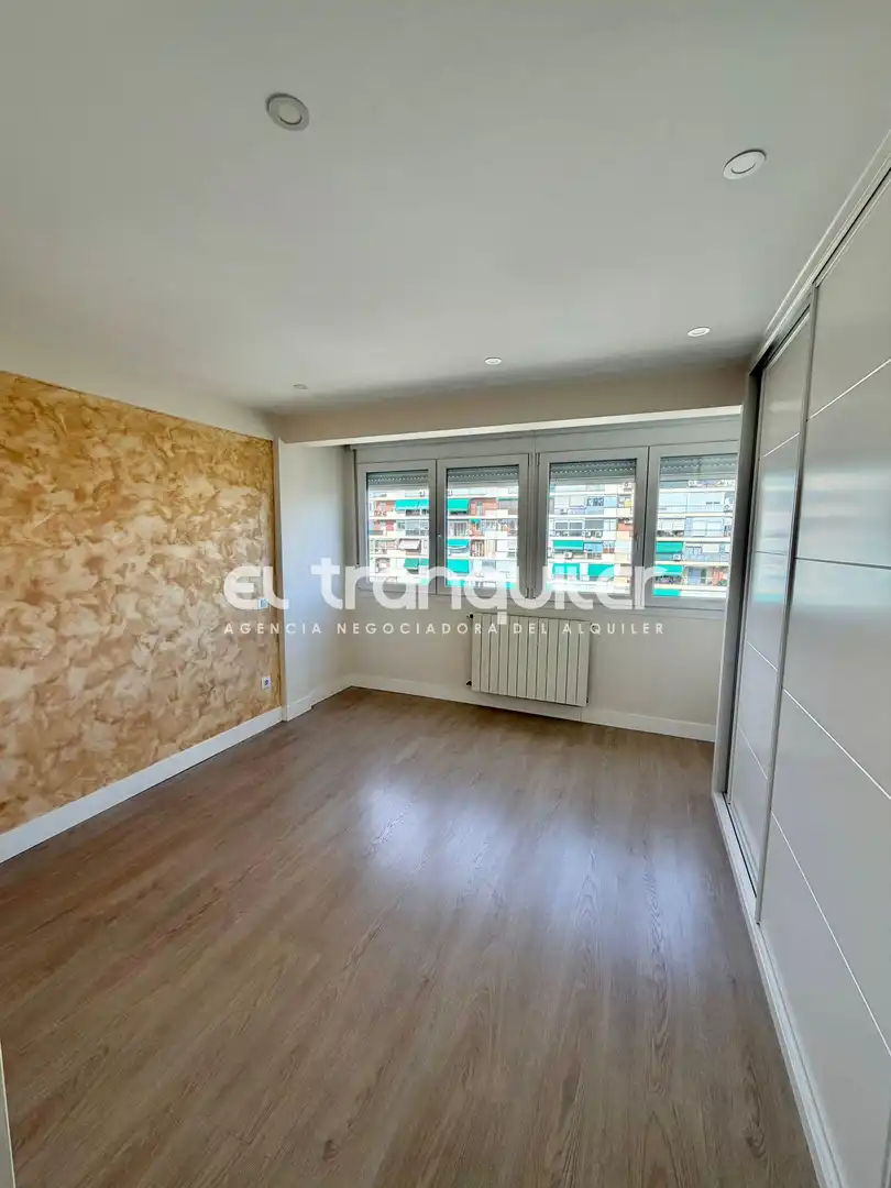 Bedroom of Flat for rent in Madrid  with Air Conditioner and Washing machine