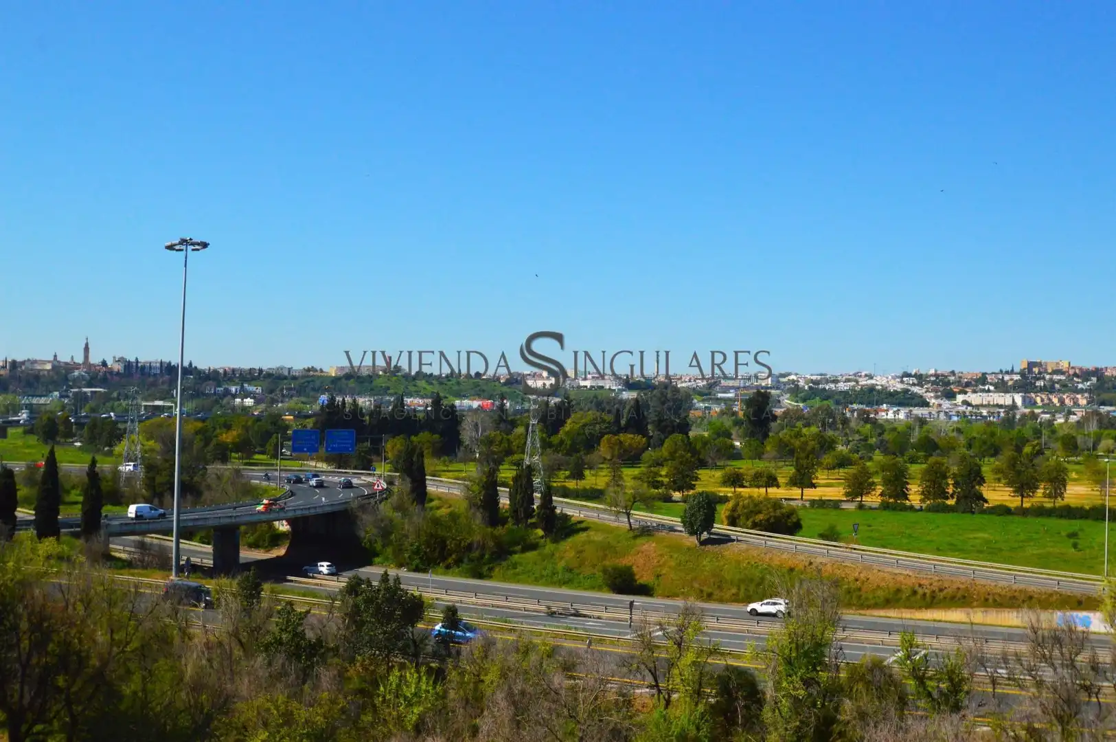 Vista exterior de Pis en venda en Sevilla amb Aire condicionat