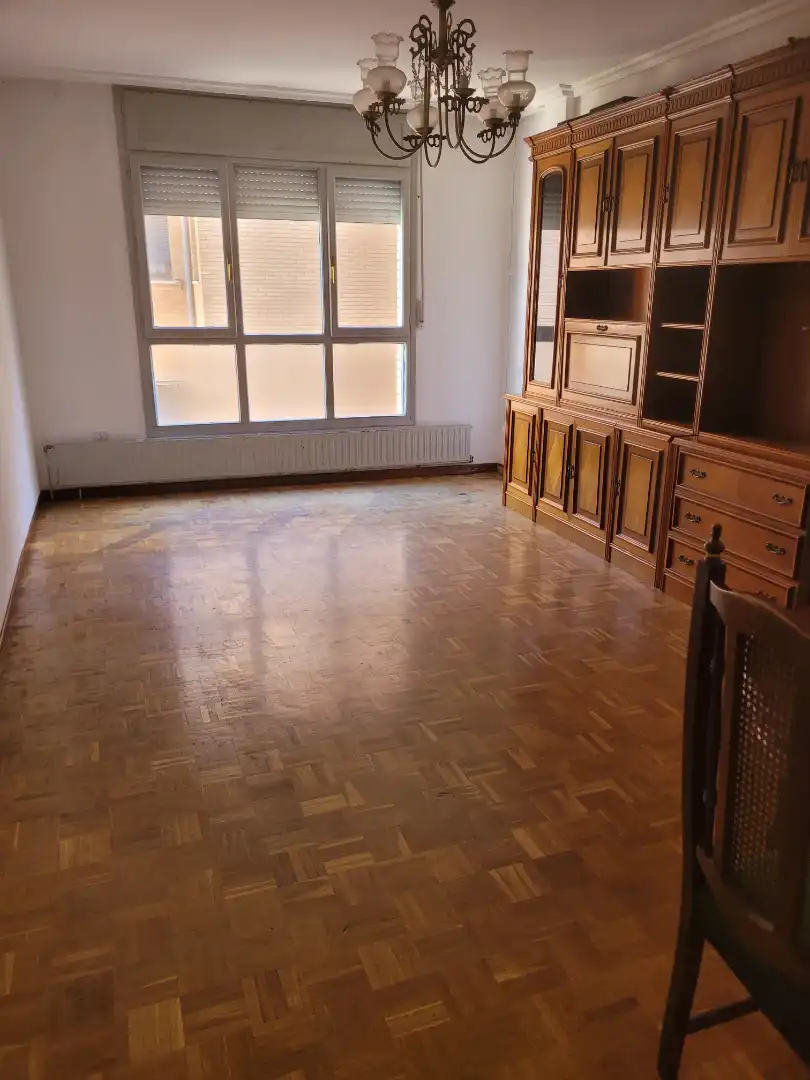 Sala de estar de Piso en venta en Soria Capital  con Calefacción, Parquet y Trastero
