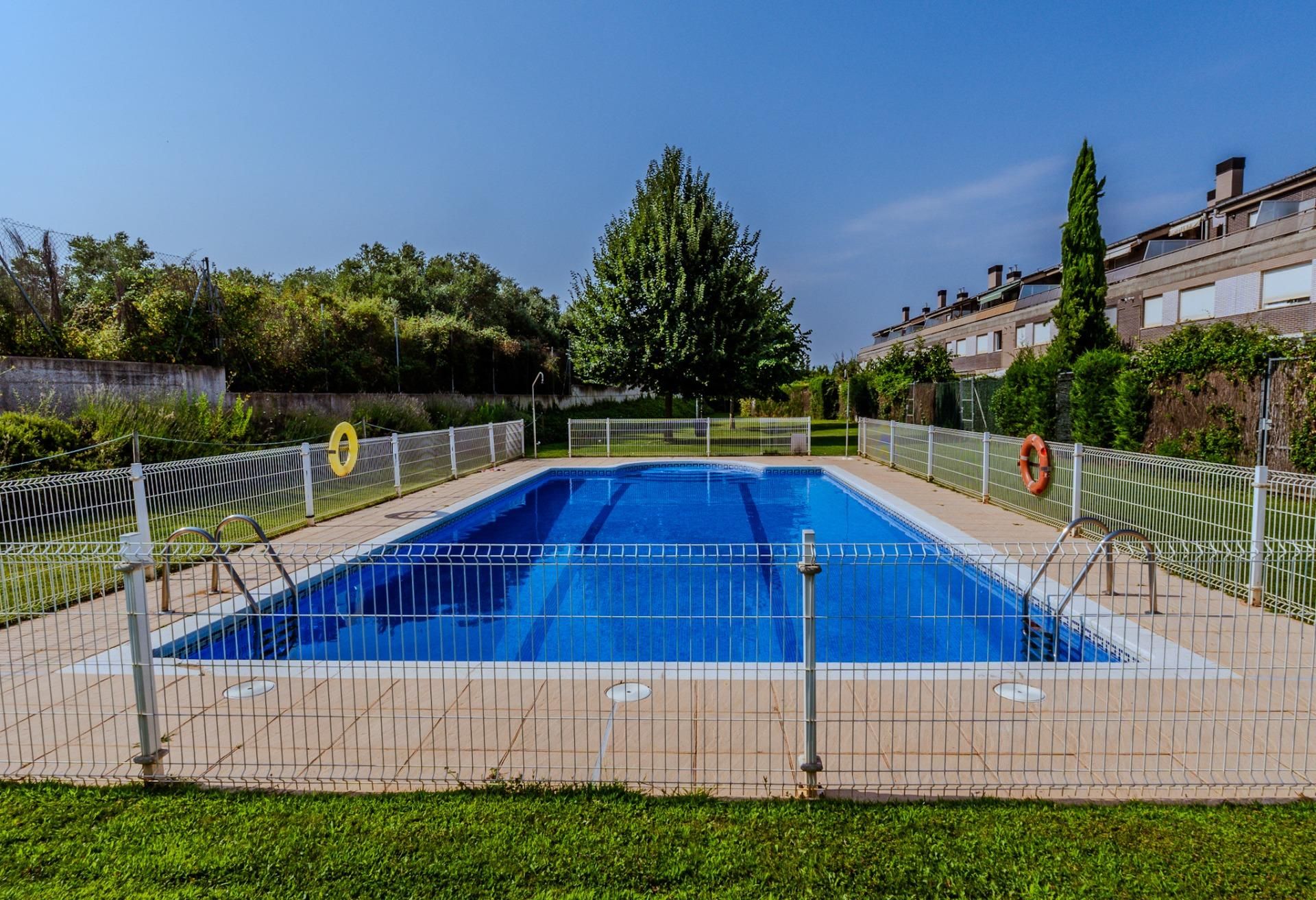 Piscina de Planta baja en venta en Villamediana de Iregua con Calefacción, Jardín privado y Parquet