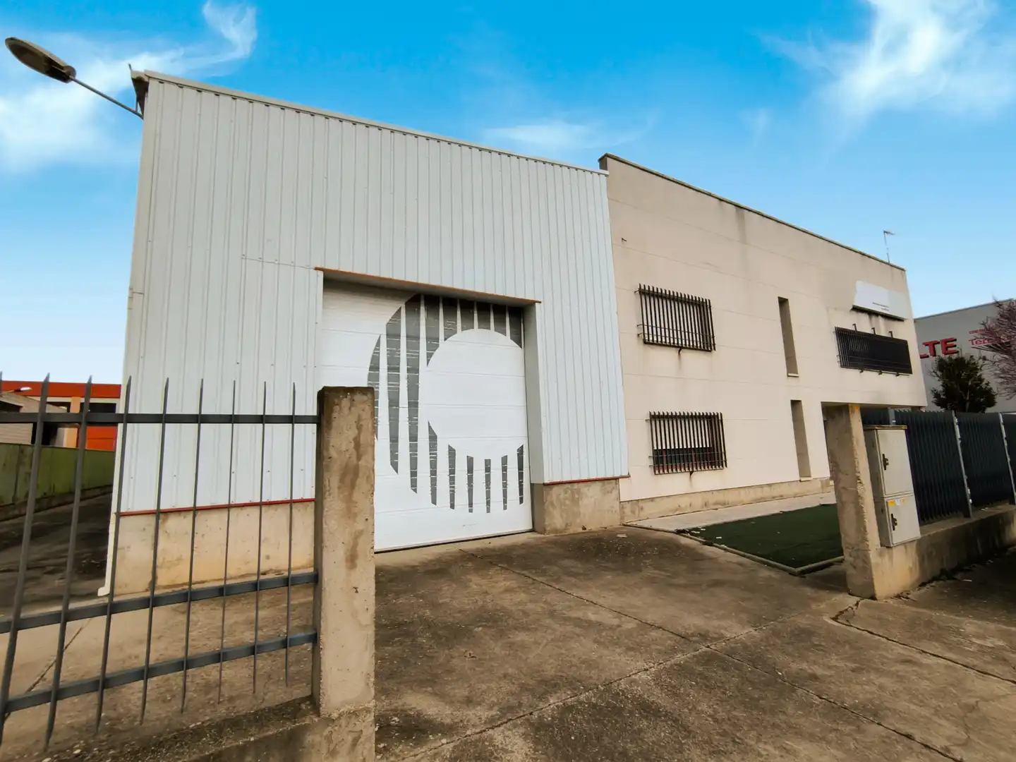 Exterior view of Industrial buildings for sale in Palencia  with Heating and Alarm