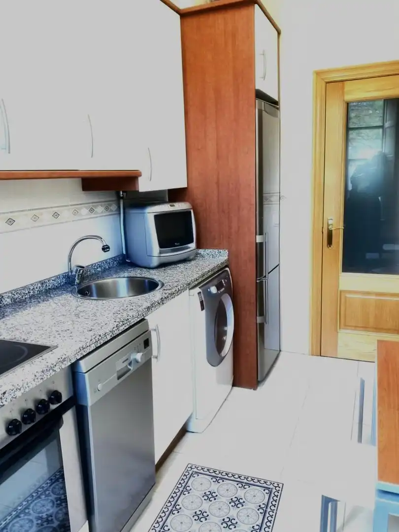 Küche von Wohnung zur Miete in Oviedo  mit Heizung, Abstellraum und Möbliert