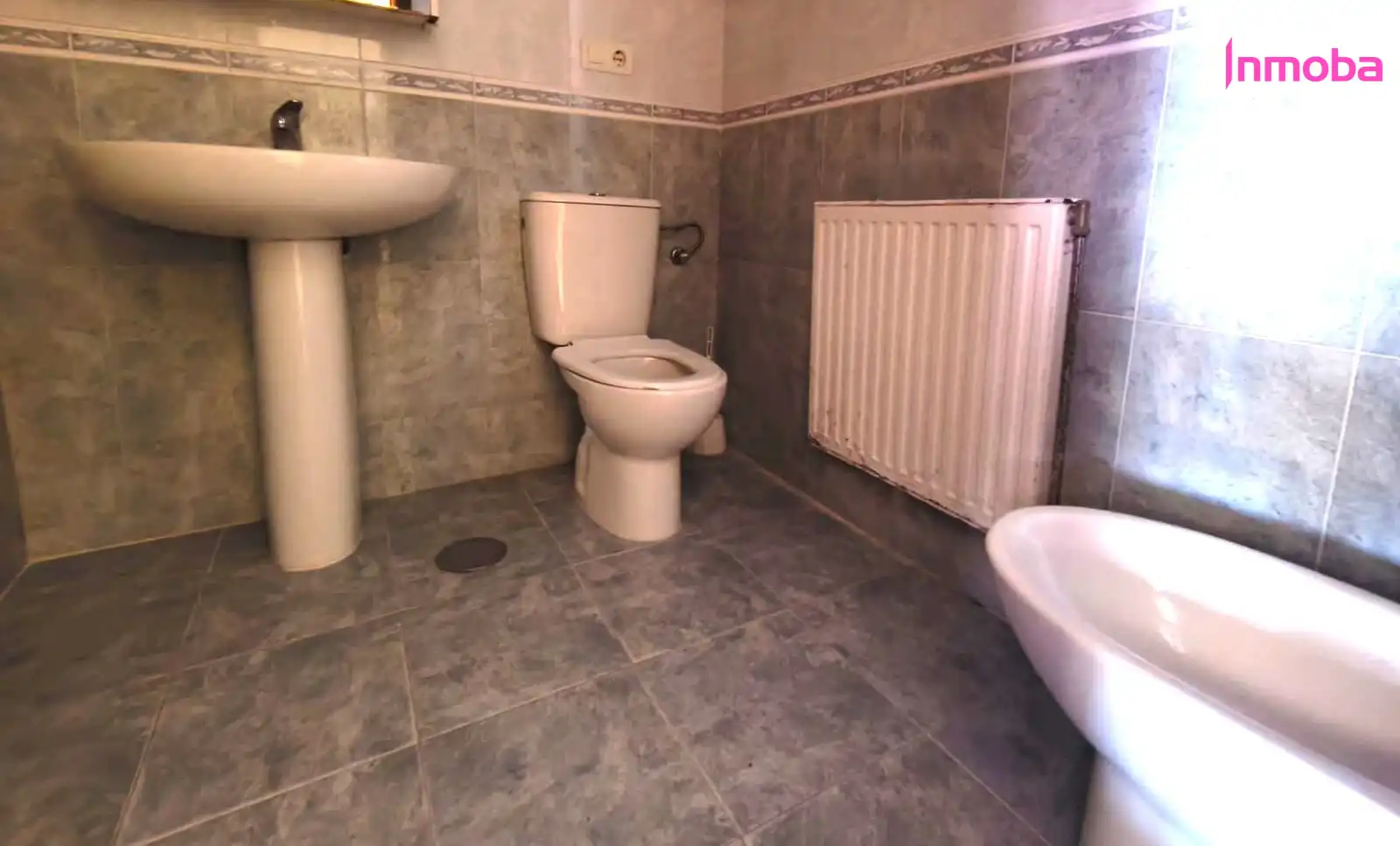 Bathroom of Flat for sale in Aranda de Duero  with Heating and Oven