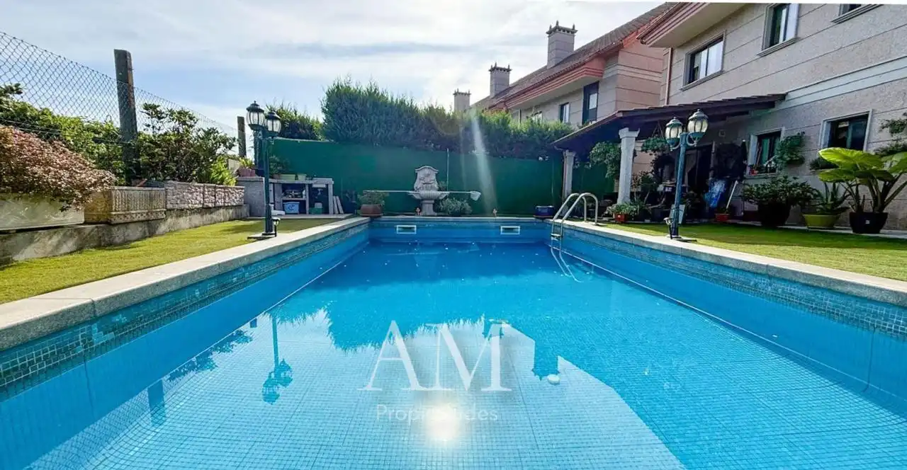 Piscina de Casa o xalet en venda en Ponteareas amb Calefacció, Jardí privat i Terrassa