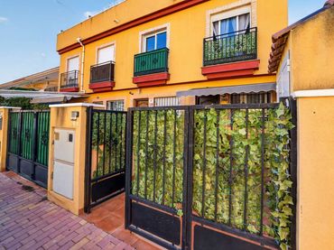 Casa pareada con jardín en venta en Los Cuarteros