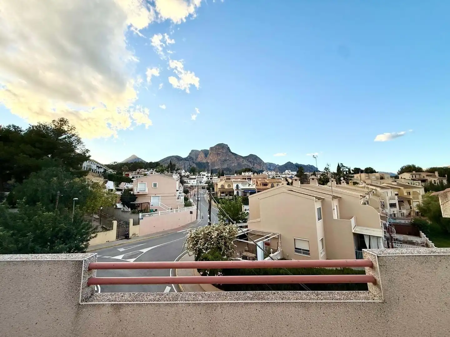 Vista exterior de Casa o chalet en venta en La Nucia con Aire acondicionado, Terraza y Trastero