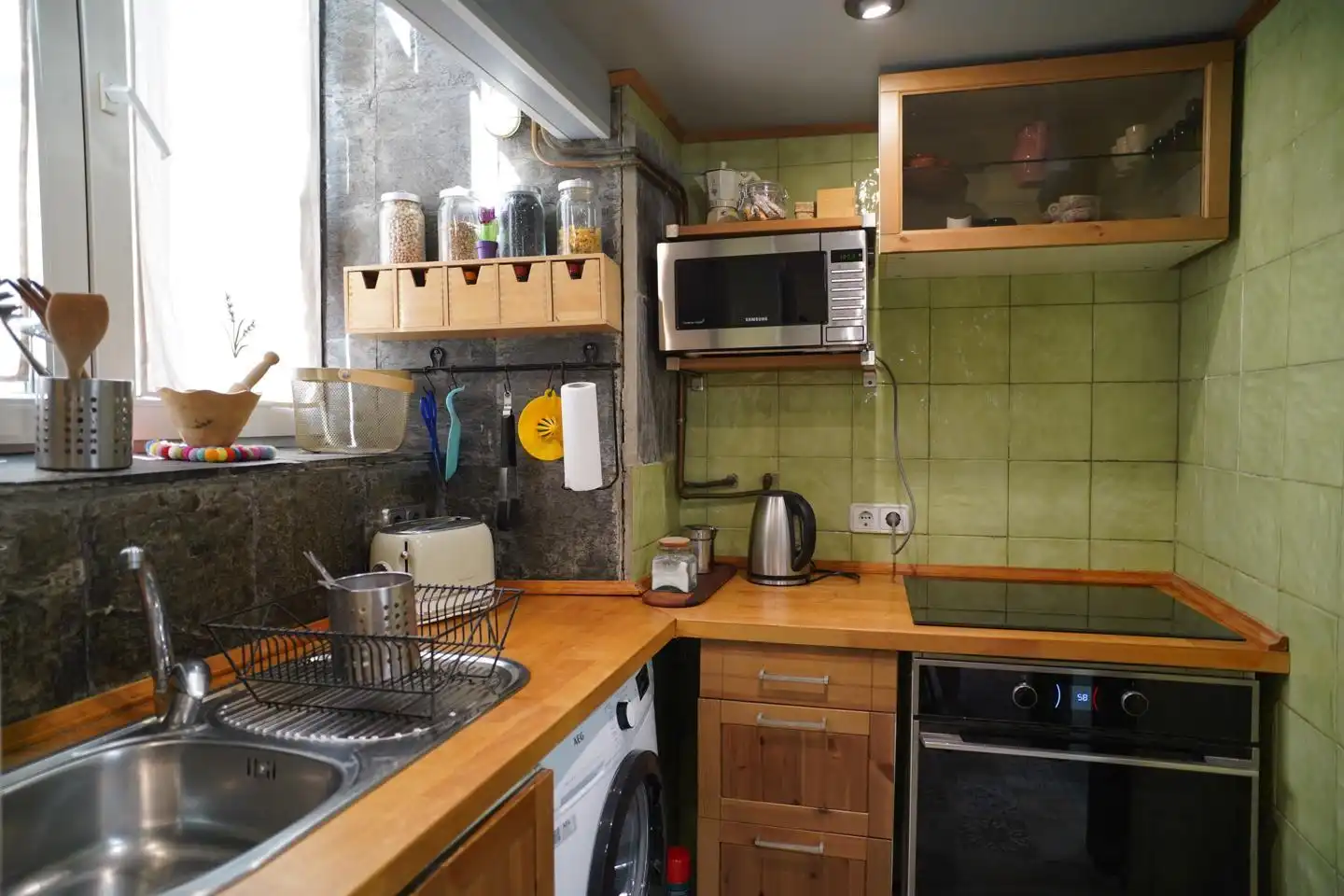 Kitchen of Ground floor for rent in Madrid  with Air Conditioner, Heating and Parquet flooring