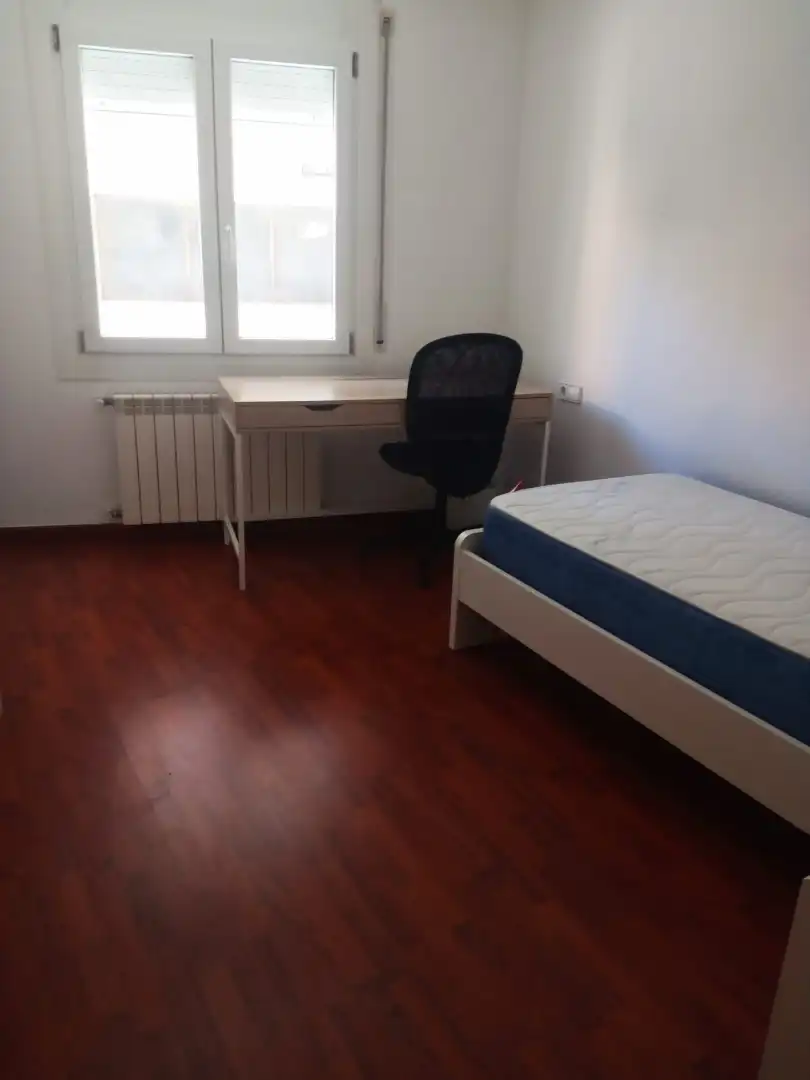 Habitación de Piso de alquiler en Girona con Aire acondicionado, Calefacción y Parquet
