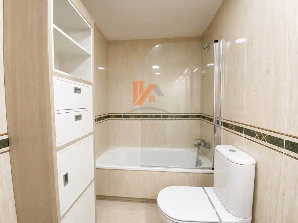 Bathroom of Flat for sale in Ames  with Oven