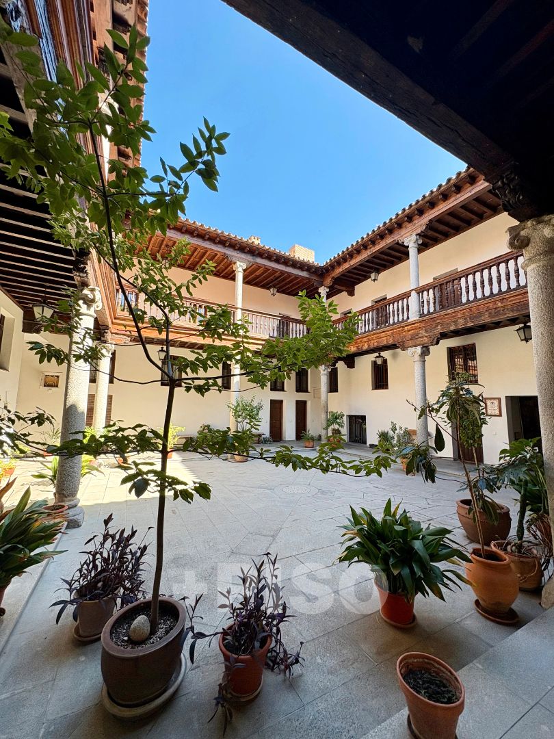 Exterior view of Duplex for sale in  Toledo Capital  with Air Conditioner, Heating and Parquet flooring