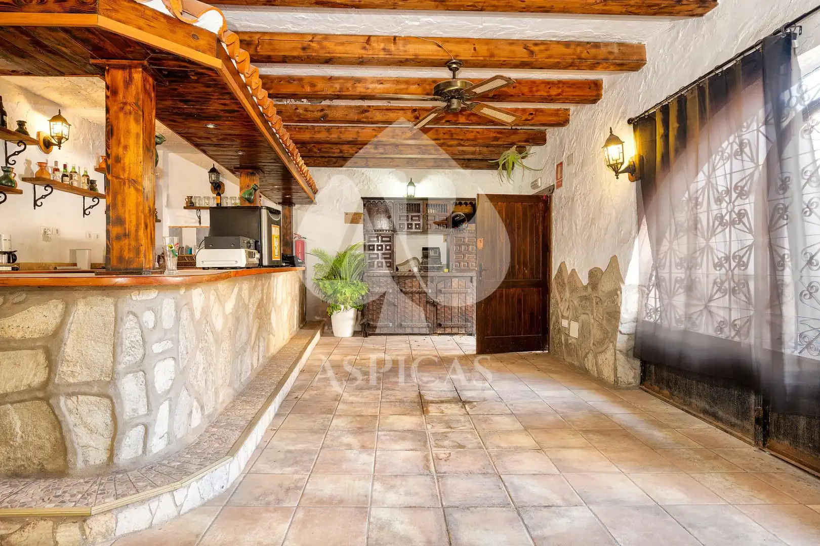 Commercial properties for sale in Montaña - La Data