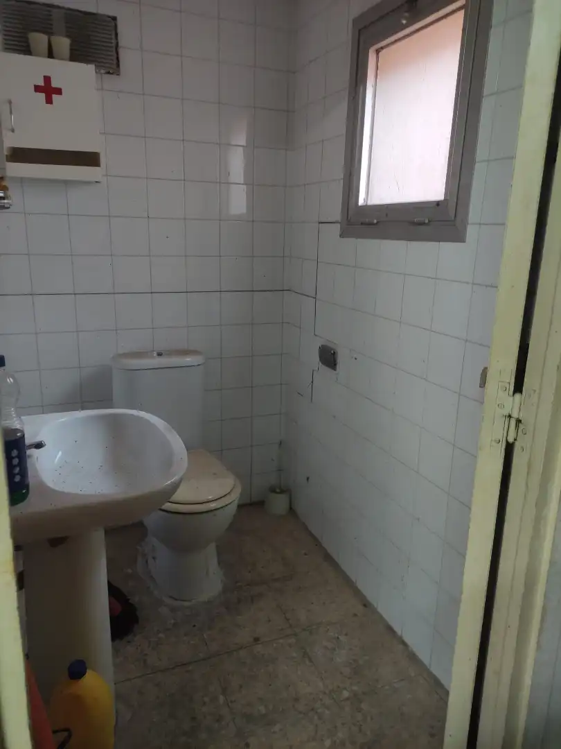 Bany de Local en venda en Esplugues de Llobregat