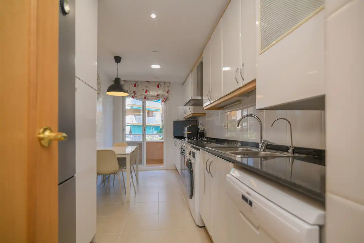 Küche von Wohnung zum Verkauf in Gavà mit Klimaanlage, Heizung und Balkon